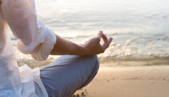 techniki oddechowe skuteczne przy uwalnianiu emocji i stresu.